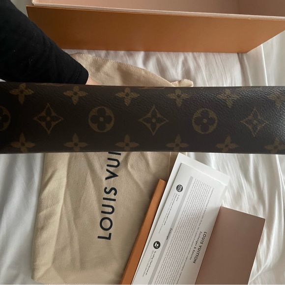 Louis Vuitton toiletry pouch 26. - Picture 3 of 5